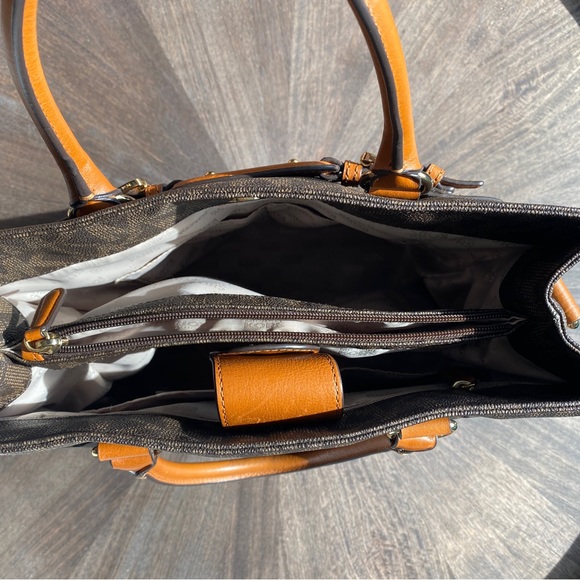 Michael Kors Hamilton Canvas Exterior Handbag - Picture 8 of 9